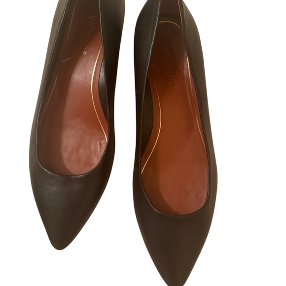 Vionic Black Heels Sleek and Professional - Picture 5 of 10